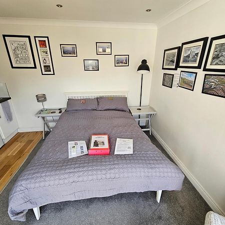Modern Immaculate Studio With Ac & Parking, Outside The Caz Bristol Exterior foto
